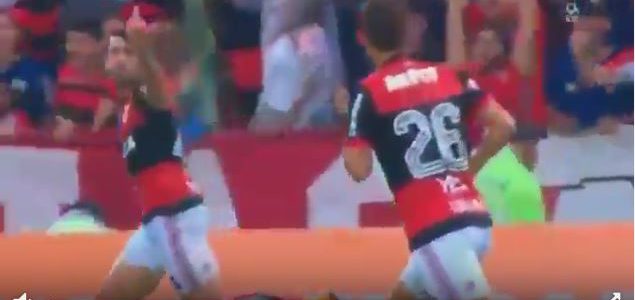 Headbutt und Mittelfinger: Flamengo-Teamkollegen werden keine Freunde mehr