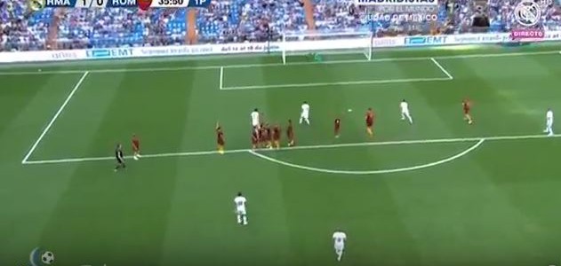 Figos Freistoßtor im Legendenspiel gegen die AS Roma
