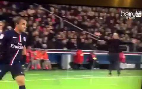 Zlatan trifft gegen den FC Nantes und jubelt gleichzeitig
