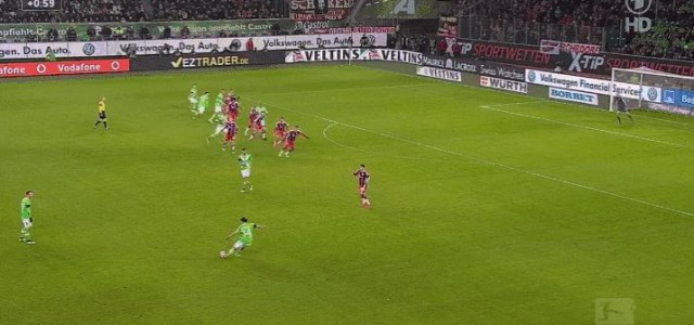 Bas Dost trifft zum 2:0 gegen den FC Bayern München