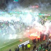 Gewaltausbruch im Stadion: 33 Verletzte nach Saint-Étienne-Abstieg