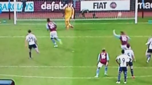 2:1 gegen West Bromwich: Christian Bentekes (Aston Villa) Elfmeter in der Nachspielzeit