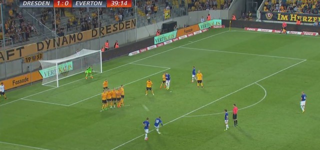 Gerard Deulofeus (Everton FC) geniales Freistoßtor gegen Dynamo Dresden