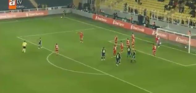 Sener Özbayraklis Supertor für Fenerbahce gegen Antalyaspor
