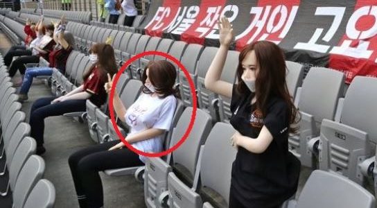 FC Seoul füllt das Stadion mit Sexpuppen